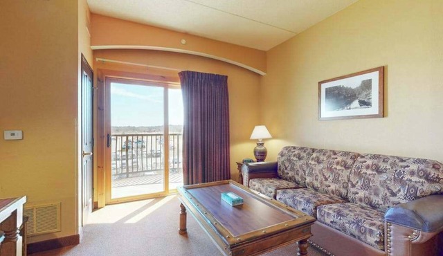 Inviting studio + balcony, & Adventures