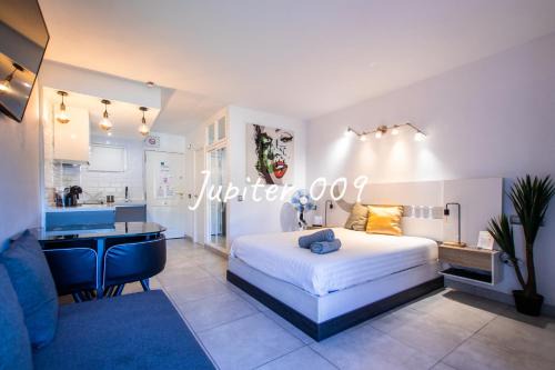 J009 - Studio - Complex Minerva & Jupiter