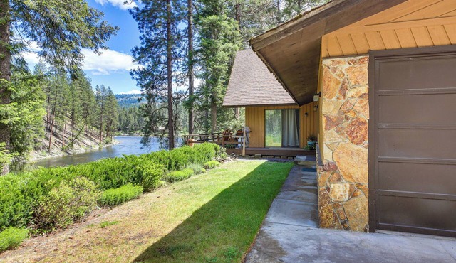 Kettle River Retreat w/Grill + Outdoor Shower
