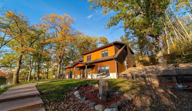 Lake Views | Hot Tub | Games | Golf | Kayaks | St. Croix Casino