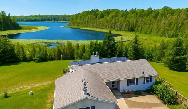 Lakefront Cabin 68 acres with Trails, Beautiful Secluded Getaway