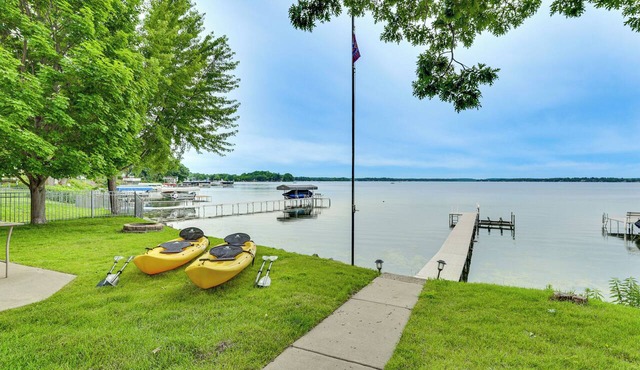Lakefront Getaway w/Several Extra Amenities