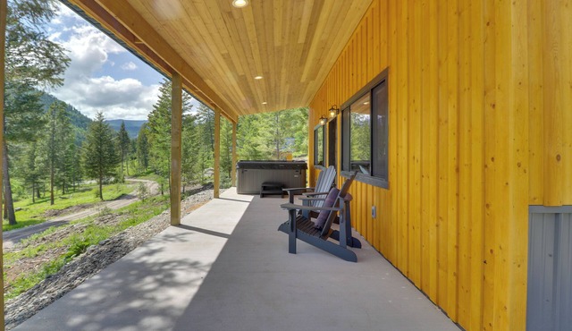 Lakeside Cabin Retreat w/Private Hot Tub!