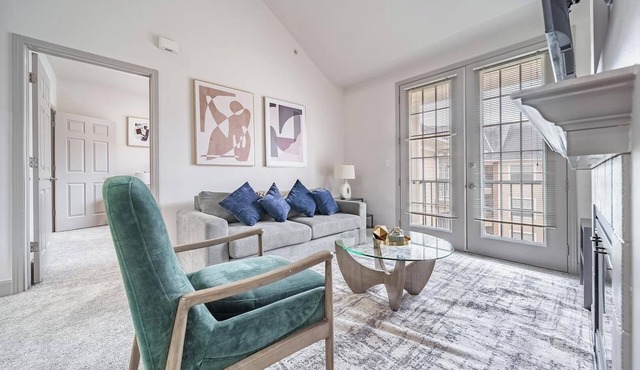 Landing | Chic 2BD, Clubhouse, Pool
