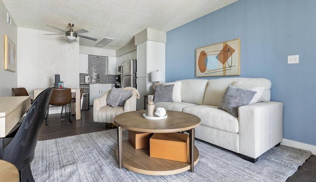 Landing | Chic 2BD in Maryvale Village
