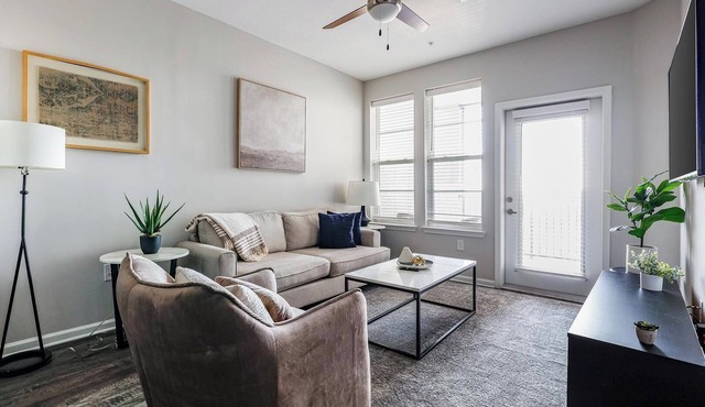 Landing | Modern 1BD, Gym, Pool
