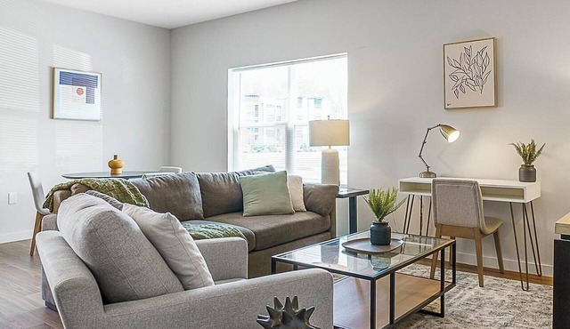 Landing | Modern 2BD, Gym, Pool