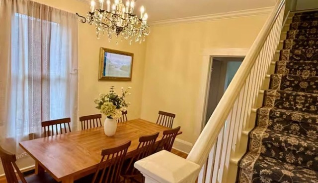 Large home in perfect Eugene location!