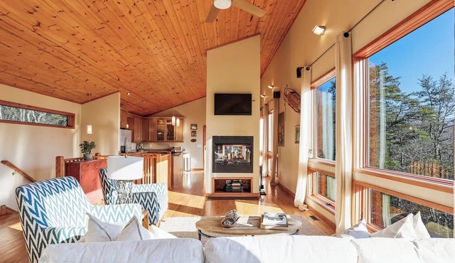 Lost River Mountain Paradise With Hot Tub and Game Room