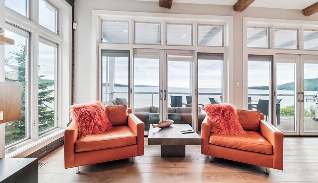Luxurious Cottage in Tiny 5bd4bth|Private Beach Front