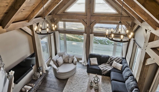 LUXURY LAKEFRONT COTTAGE