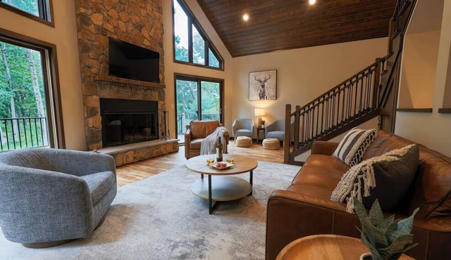 Luxury Retreat Near Castle Rock Lake | Sleeps 20
