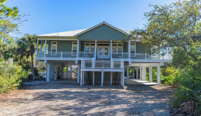 Make Waves for LESS 20% OFF! Back on the Rental Market! Dog-Friendly
