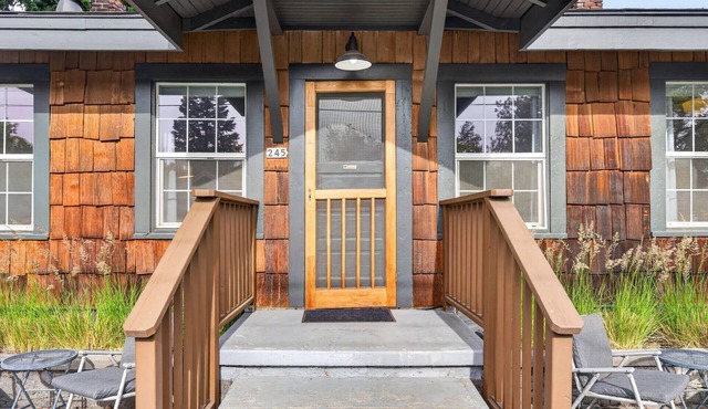 Middle Sister - Sweet Bungalow, Queen bed, Parking, Walkable downtown Bend