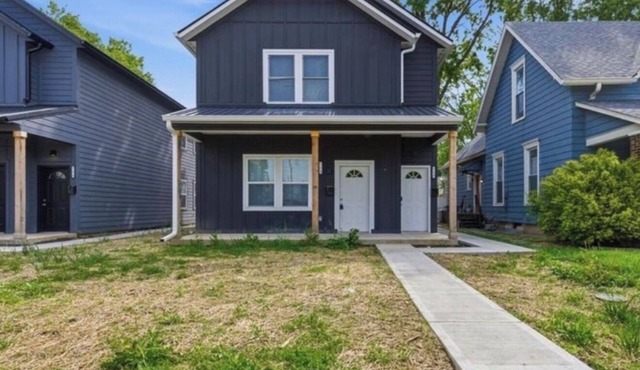 Modern Downtown Indy Home - King Suite + Free Parking + WiFi