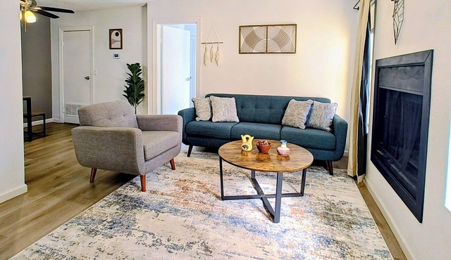 Mountain Base 2 MBr Condo - Near Tempe, D-Town & Airport