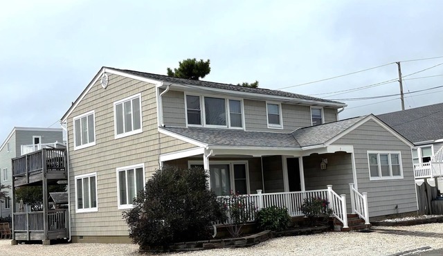 Nice ocean side second floor duplex in Brant Beach, located close to the beach.