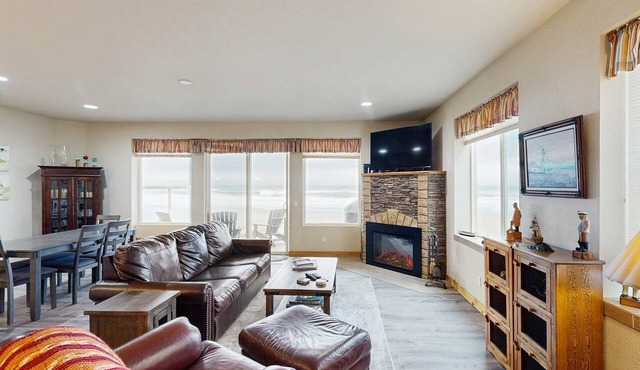 Oceanfront condo with spectacular ocean view - walk to beach