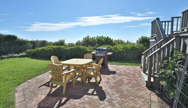 Oceanfront Nantucket House With Nearby Stairs To Beach