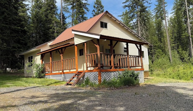 Our Little Yellow Cabin in remote North Idaho- a Perfect Getaway!