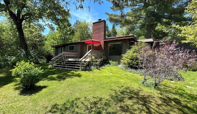 Peaceful AuSable River Retreat-Frederic, MI Sleeps 6