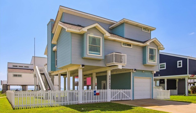 Pelican Path | Pet Friendly, Walk to Beach!