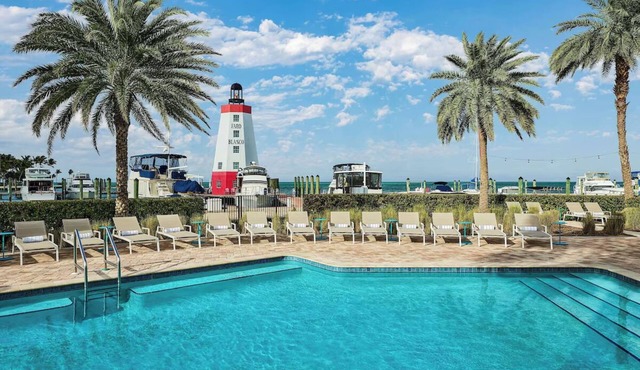 Perfect for Beachside Relaxation! Outdoor Pool, Pets Allowed, Near Pigeon Key!