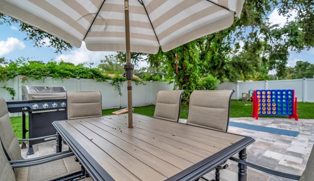 Pet Friendly 2B | Backyard BBQ & Yard Games!