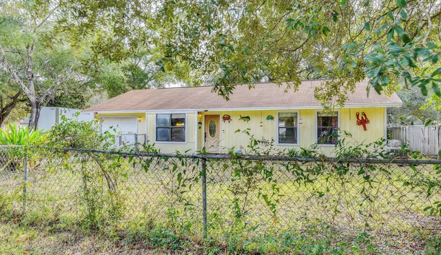 Pet-Friendly Freeport Home - 2 Mi to Beach!