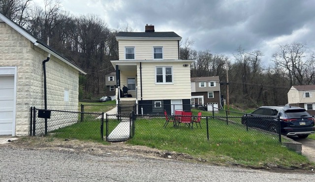 Pittsburgh House With Yard!