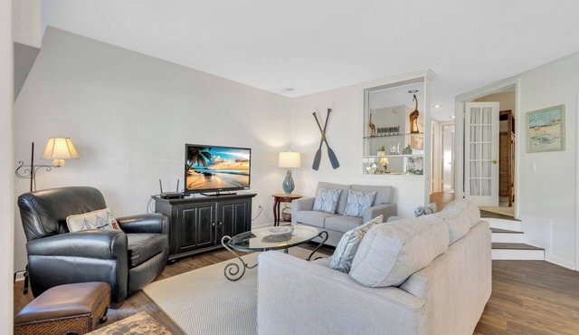 Pool View, Pet Friendly, Shelter Cove - Near Beach
