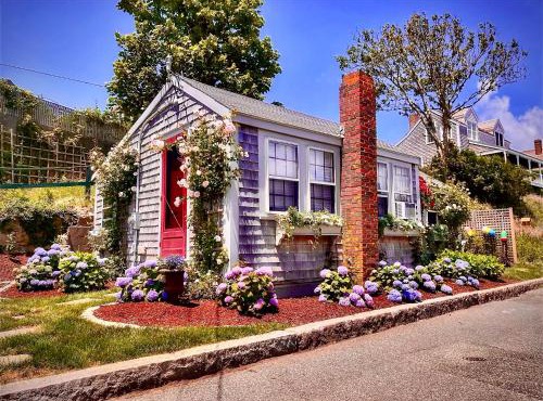 Private Beach Cottage for two in Sconset!