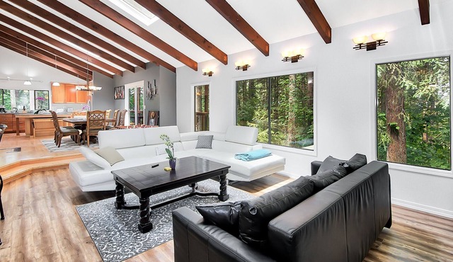 Private Forested Retreat in the middle of Beaverton