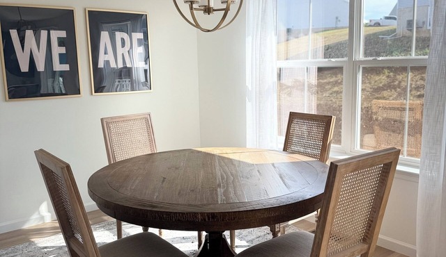 PSU Kickoff Retreat: Brand New 3 Bedroom Townhome 11 Minutes from Beaver Stadium