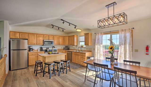Red Lodge Townhome w/Hot Tub & Mountain Views!