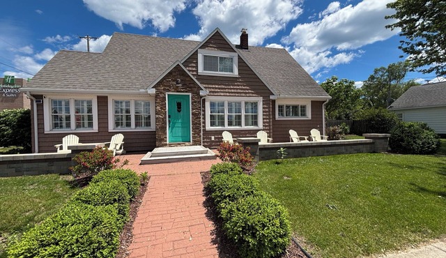 Remodeled 5BR Downtown Oscoda - Walk to Lake Huron Beach - Sleeps 13 - Fire Pit