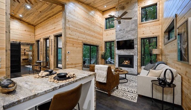 Remote Couple Retreat | Hot Tub, Gym & Pool