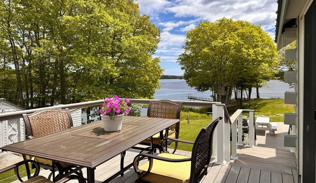 Rustic luxury waterfront apartment, 2 decks, kayaks, fireplace, peace & beauty.