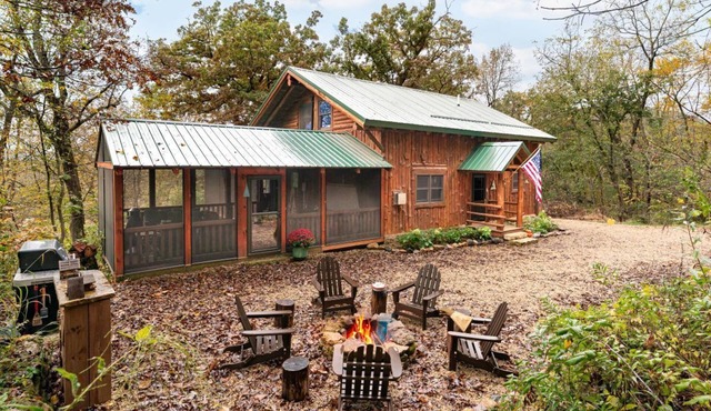 Secluded Creekside Cabin w/Hot Tub, Private Driftless Escape