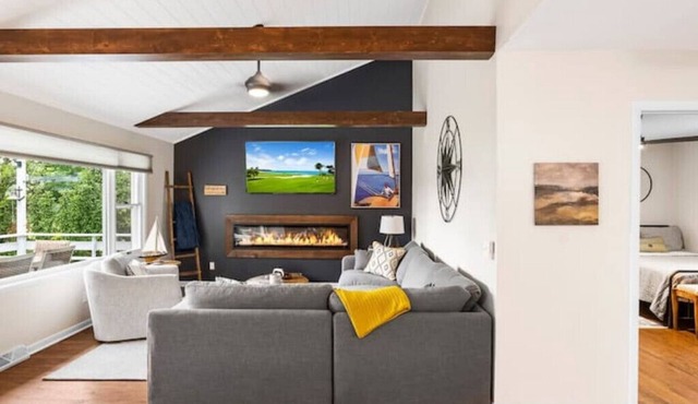 Second Wind Retreat LLC of Green Lake, WI Sleeps 8, Newly Remodeled, Lake Views