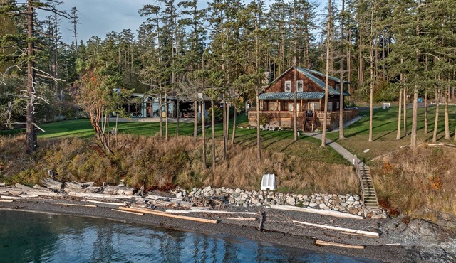 Shared beach on San Juan Island! Stunning Sunsets! (OBB)