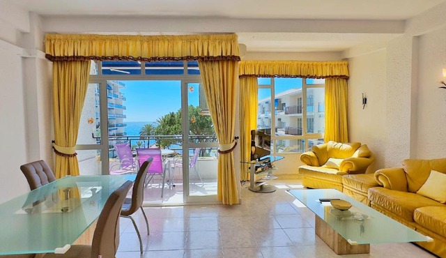 Skol 439 Spacious and Refurbished Apartment with Sea Views