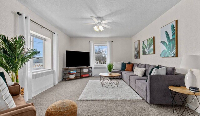 Sleeps 8 & Spacious!