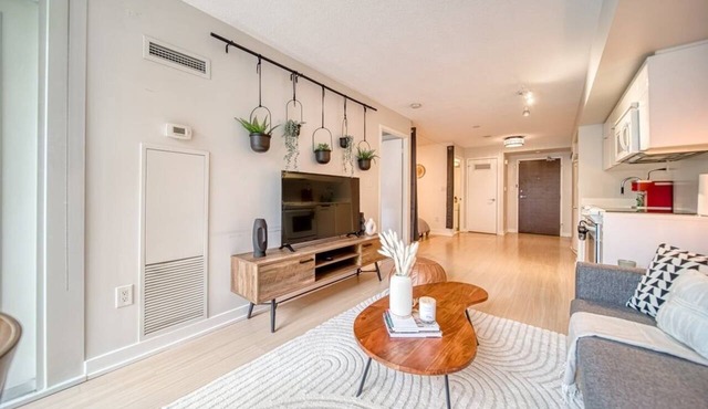 Spacious 2BR Downtown Escape at Maple Leaf Square
