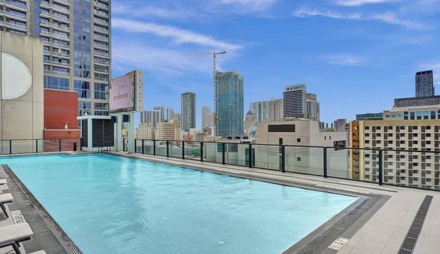 Spacious 3BR Retreat Skyline Bay Views at Miami
