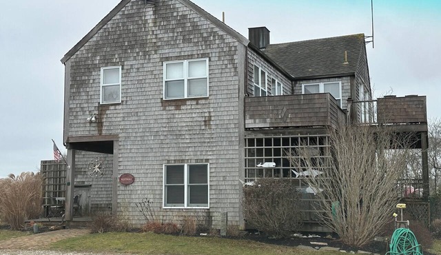 Spacious 4-bedroom vacation home in charming Wauwinet w/views of Polpis Harbor