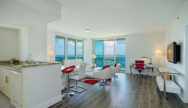 Spacious Condo's at Coconut Grove Hotel with Wrap-around Balcony