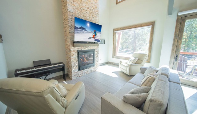 Spacious Modern Townhome | Lake & Summer Fun