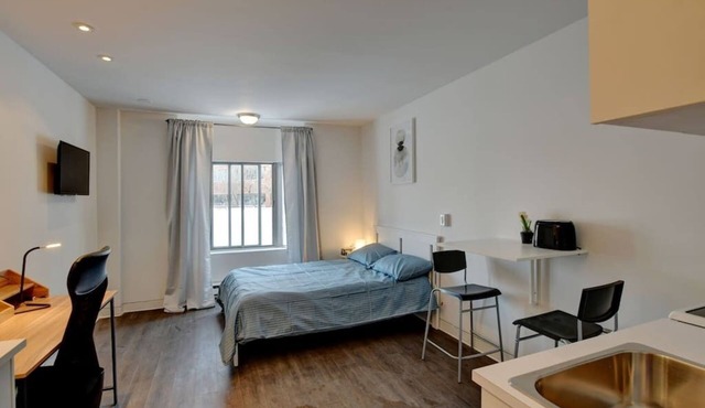 Spacious studio Laval, all included, wifi, parking