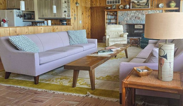 Spacious vacation gem on Crystal Lake w/gas fireplace, WiFi, central AC, firepit